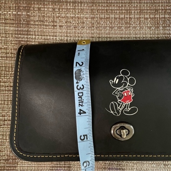 Coach x Disney Dinky w/ Minnie Kisslock Coin Purse - Picture 11 of 11